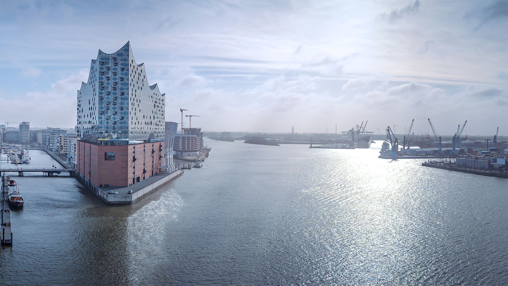 Hamburger Hafen mit Containerschiffen, Portus Logistics GmbH, Spedition und Logistikdienstleister für Containertransport und Lagerung